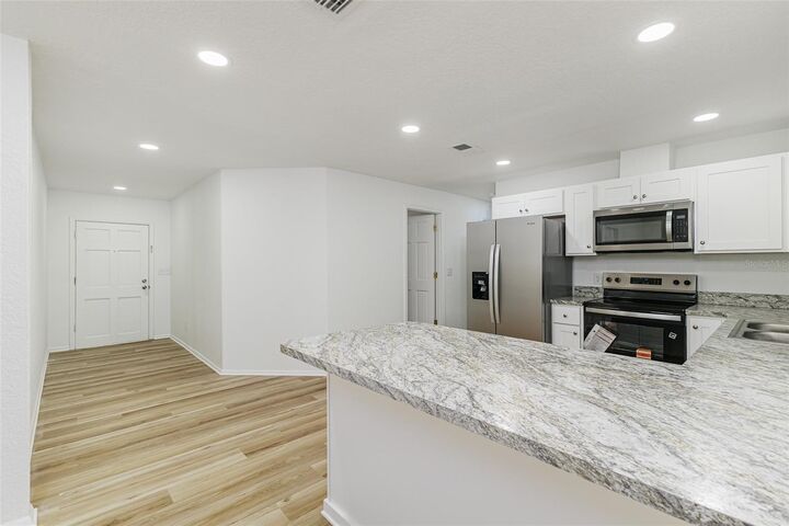 Property Photo: 2117 High Point Avenue SW FL 33880