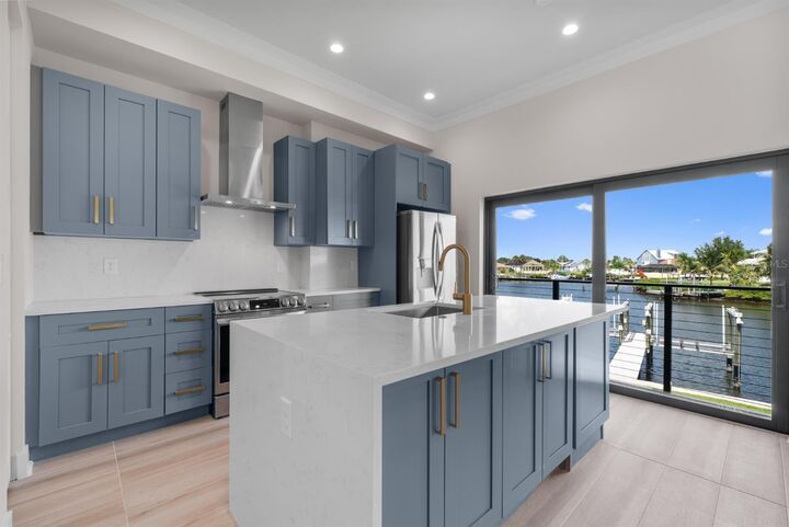 Property Photo: 774 Gran Kaymen Way FL 33572