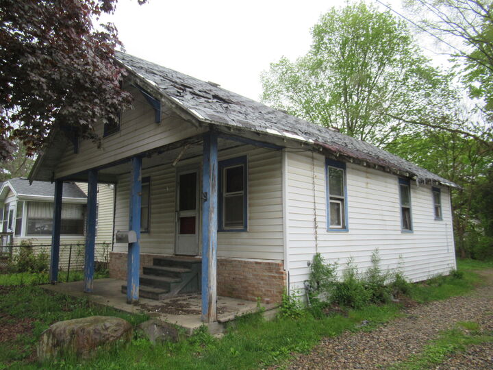 Property Photo:  124 Sharon Avenue  MI 49017 