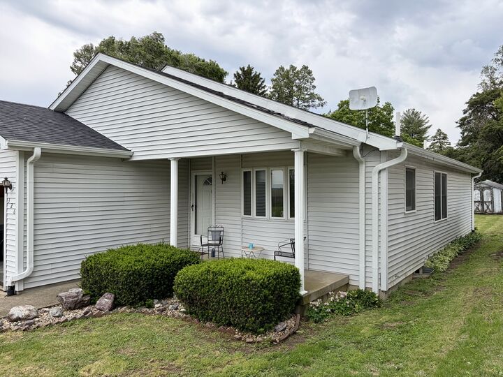 Property Photo: 326 W Hight Street IL 62544