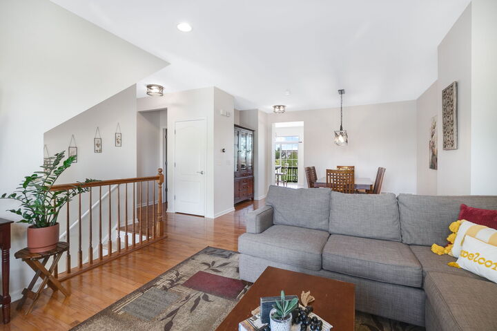 Property Photo:  98 Village Station Lane  IL 60030 