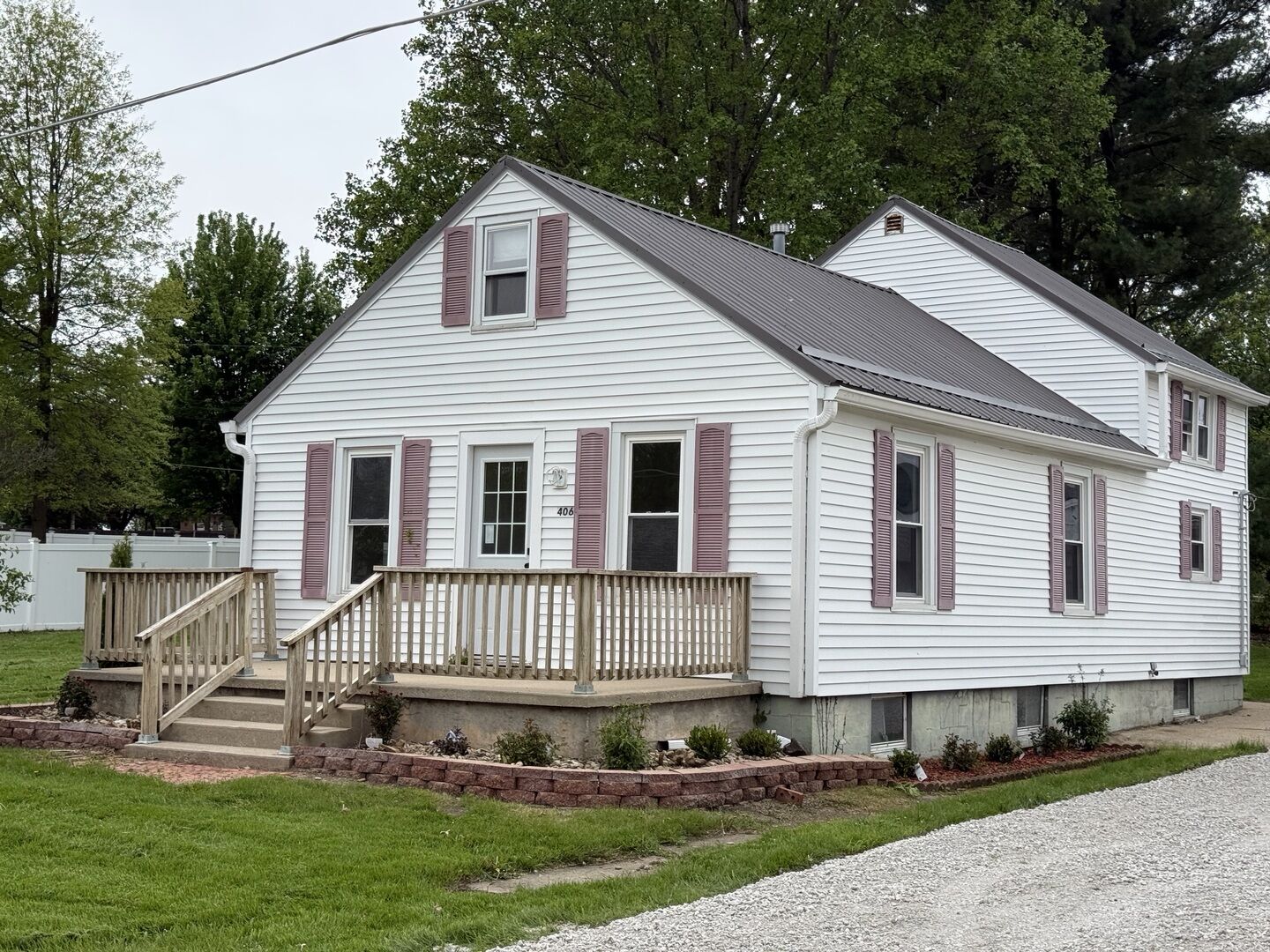 Property Photo: 406 S Willow Street IL 61326