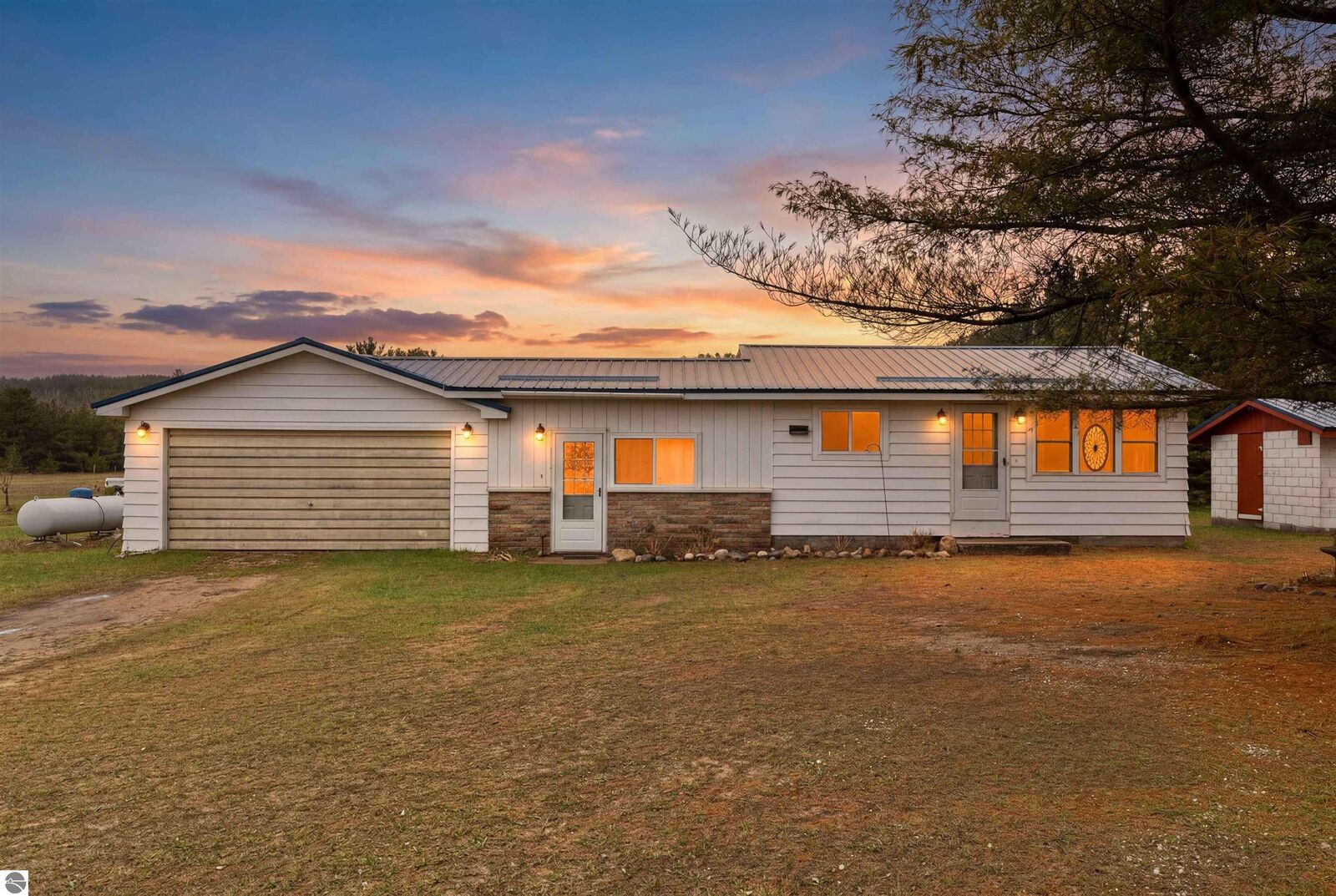 Property Photo:  10595 E M-42  MI 49663 