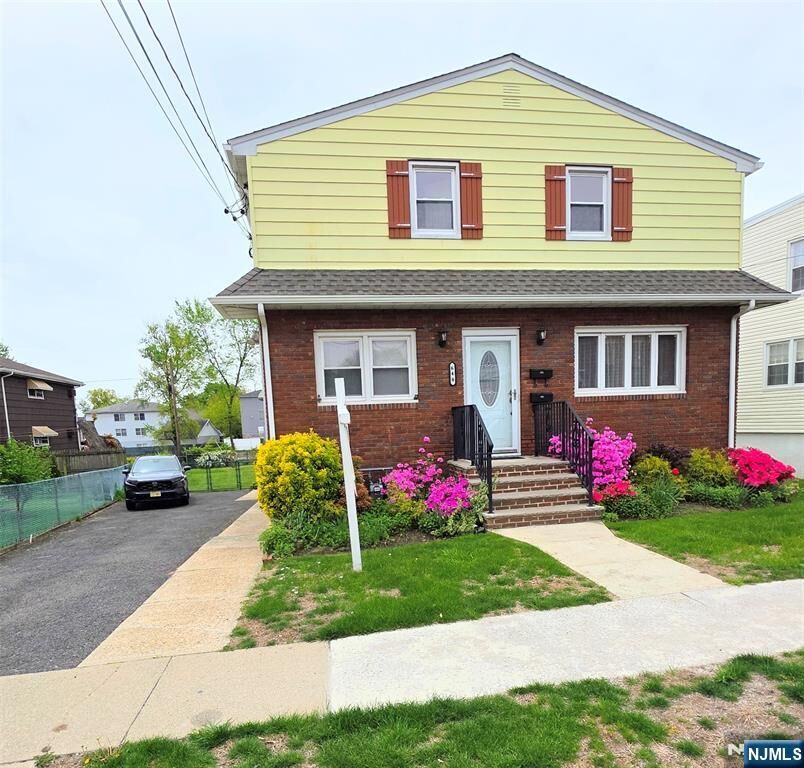Property Photo:  648 Milton Avenue 1st Floor  NJ 07071 