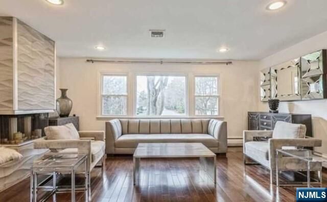 Property Photo:  44 Roberts Court  NJ 07670 