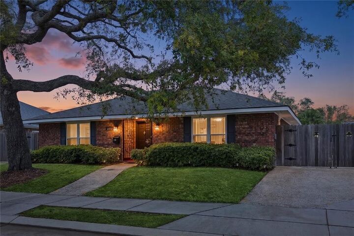 Property Photo:  2321 Oriole Street  LA 70122 