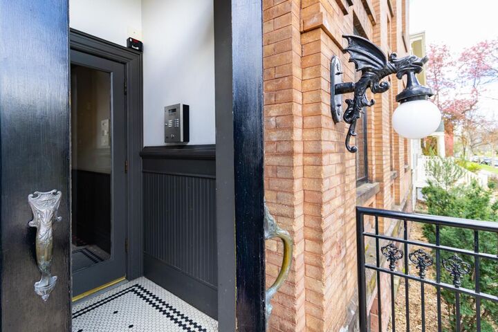 Property Photo:  512 Laurel Avenue 5  MN 55102 