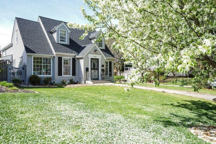 Property Photo:  1902 Pinehurst Avenue  MN 55116 