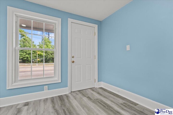 Property Photo:  909 N Irby Street  SC 29501 