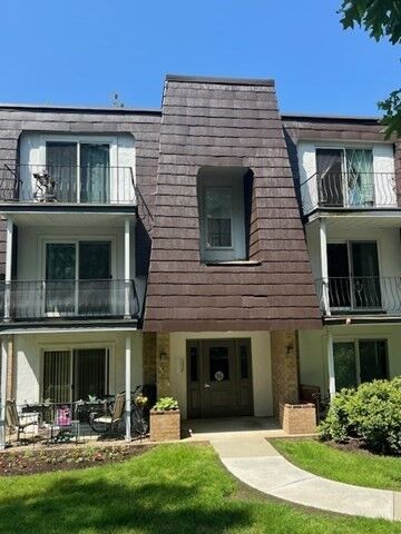 Property Photo:  16 Shadowbrook Lane 32  MA 01757 