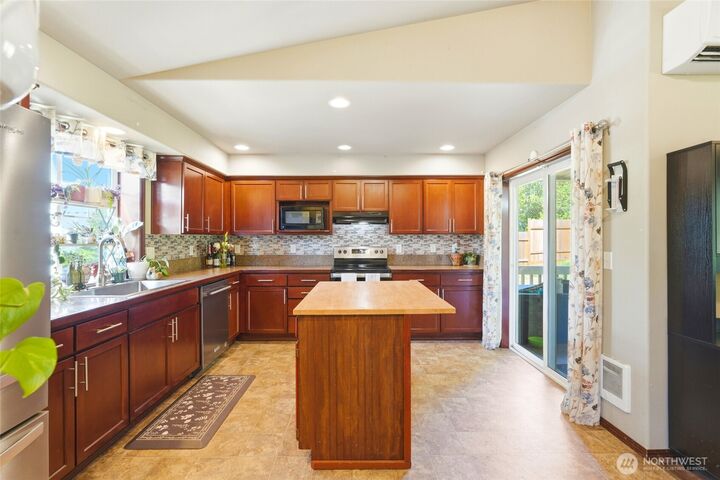 Property Photo: 310 Jeff Street WA 98274