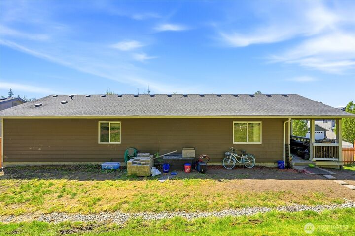Property Photo:  310  Jeff Street  WA 98274 
