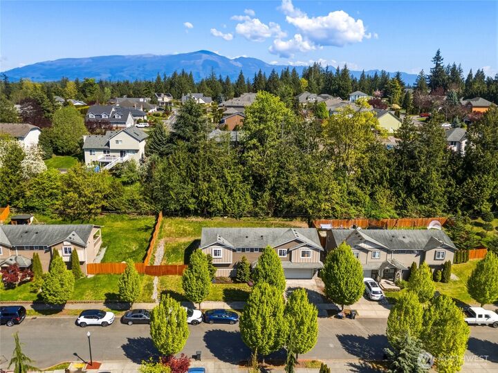 Property Photo:  310  Jeff Street  WA 98274 