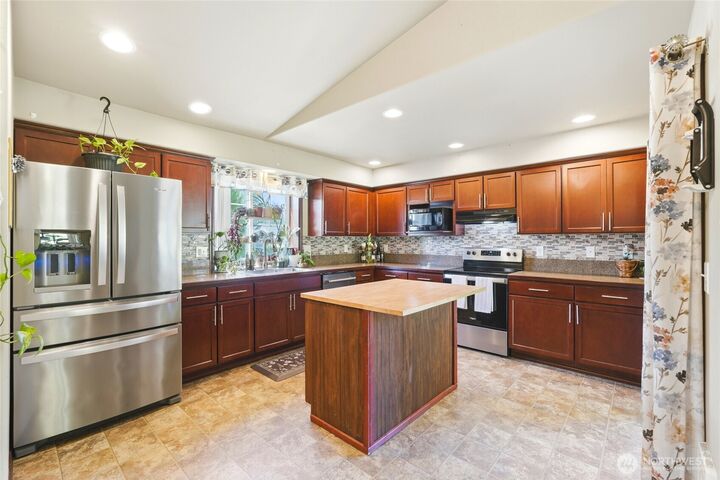 Property Photo: 310 Jeff Street WA 98274