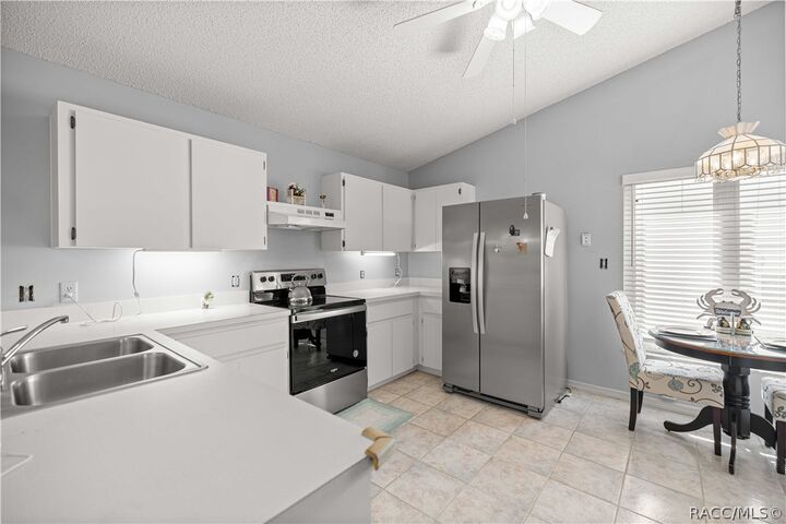 Property Photo:  905 W Starjasmine Place  FL 34465 