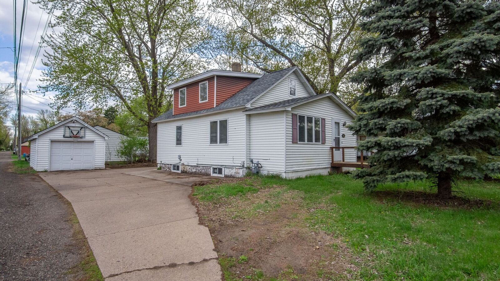 Property Photo: 113 W Linden Street WI 54729