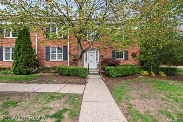 Property Photo:  1200 Trailwood Path  MI 48301 