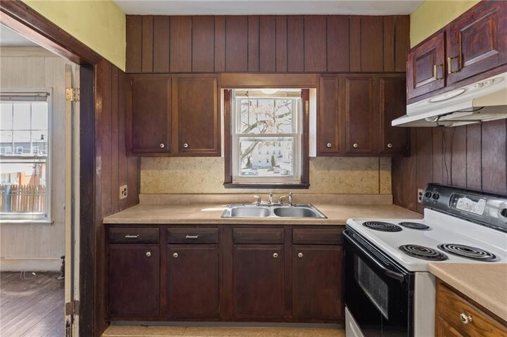 Property Photo:  1609 Elmwood Avenue  RI 02910 