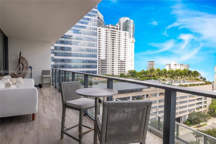 Property Photo:  1451 Brickell Ave 1002  FL 33131 