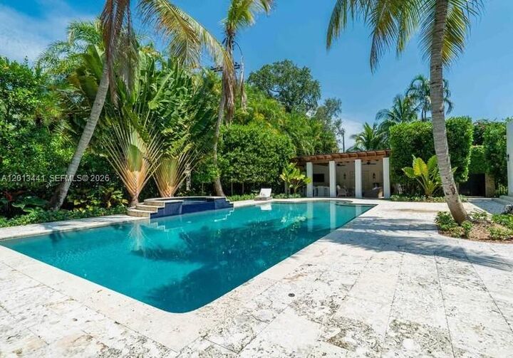 Property Photo:  2010 N Greenway Dr  FL 33134 