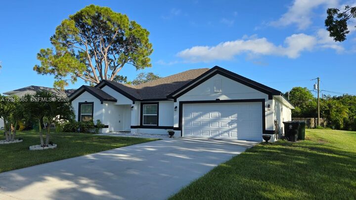 Property Photo:  2650 SE Caladium Ave  FL 34952 