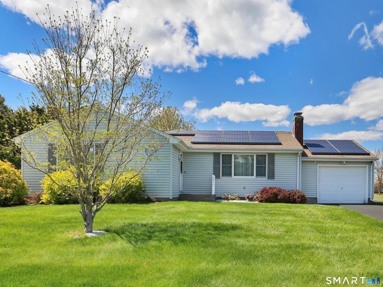 Property Photo:  1211 Maple Street  CT 06067 