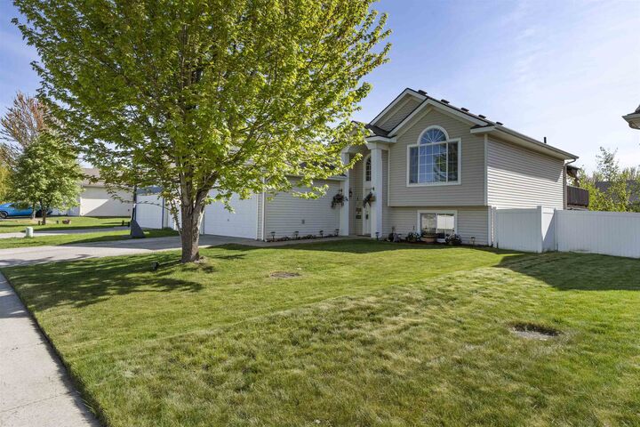 Property Photo:  9008 N Oak St  WA 99208 