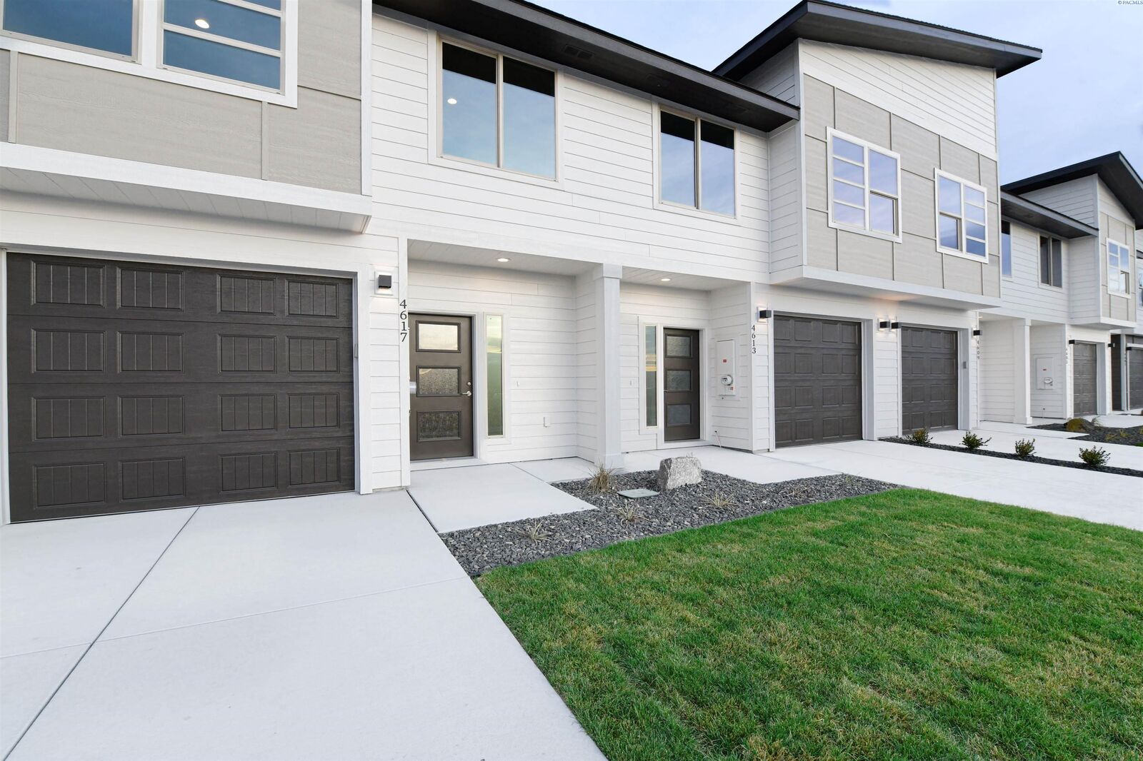 Property Photo:  4617 Road 114  WA 99301 