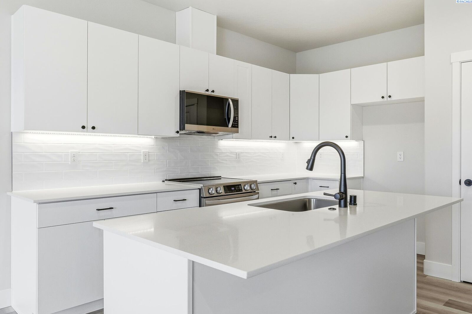Property Photo:  4605 Road 114  WA 99301 
