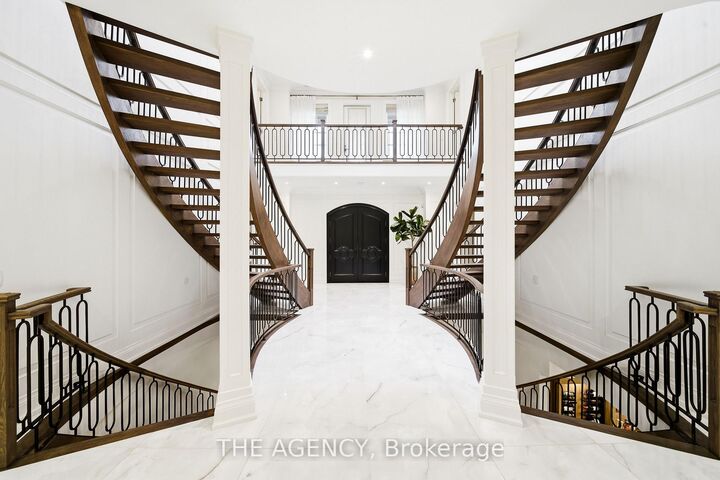 Property Photo: 8 Bayview Park Lane ON L4E 3G1
