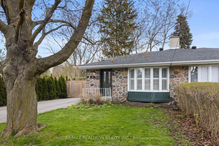 Property Photo: 39 Jasper Drive ON L4G 3B6