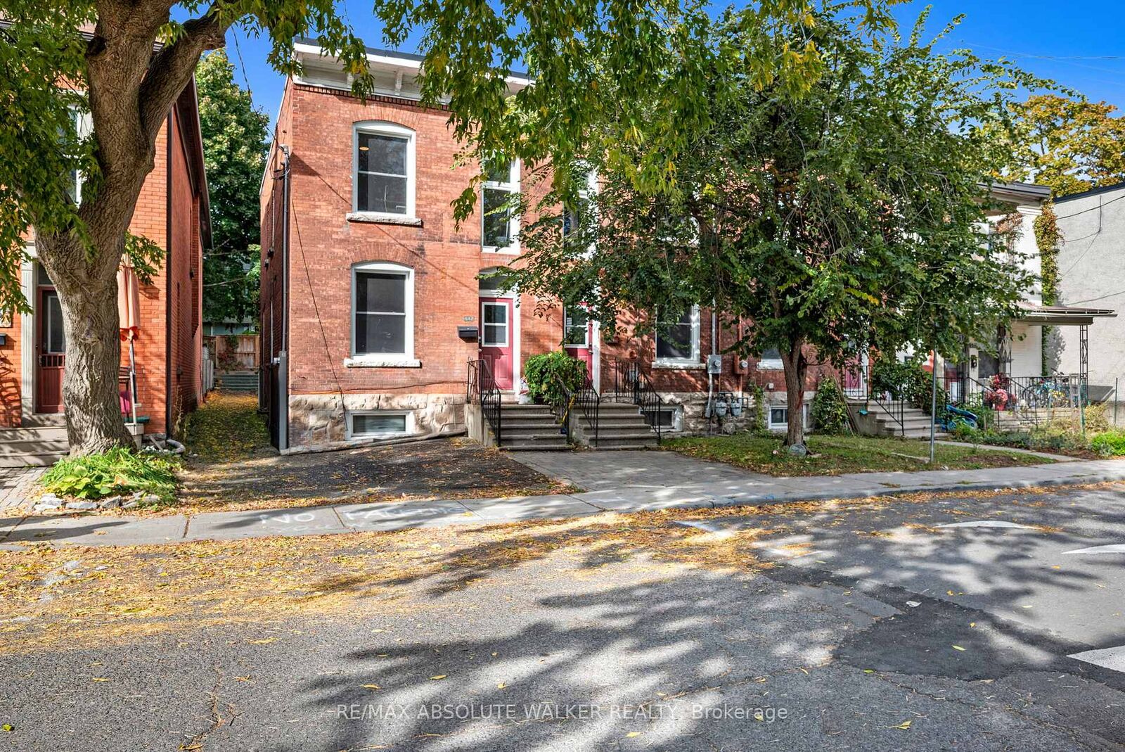 Property Photo:  141 Primrose Avenue  ON K1R 6M4 