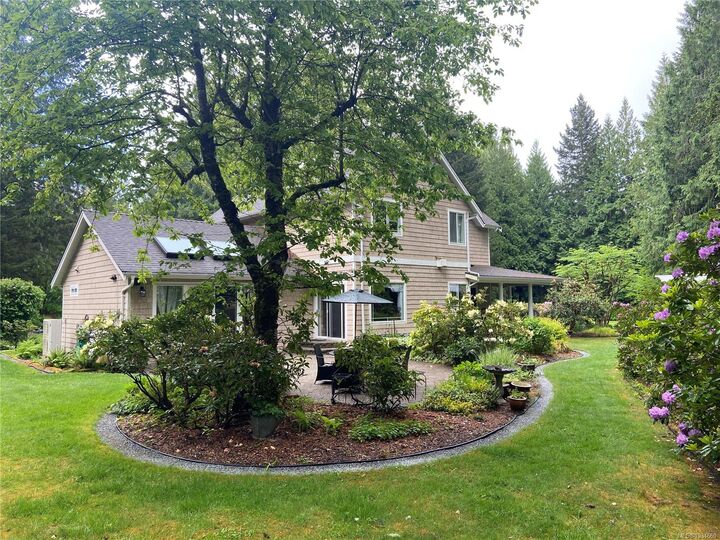 Property Photo: 1753 Peerless Rd BC V0R 1L0