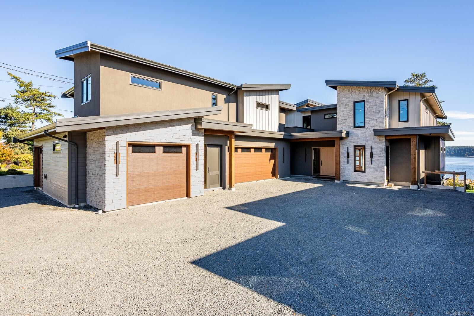 Property Photo: 89 Murphy St S BC V9W 1Y5