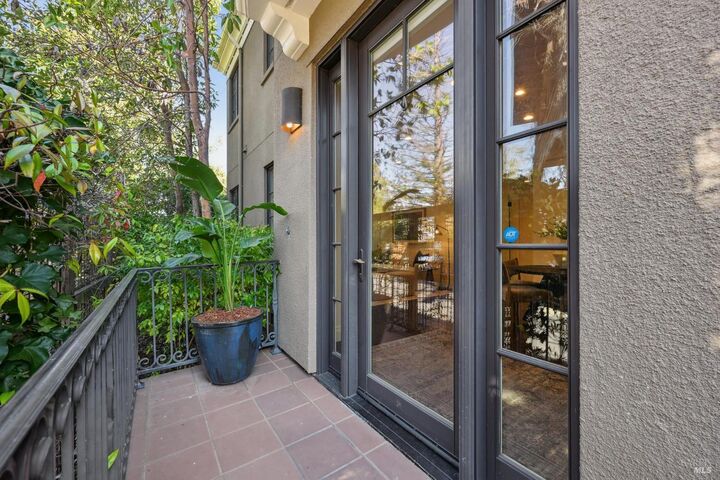 Property Photo:  1 Tamalpais Commons Lane  CA 94941 