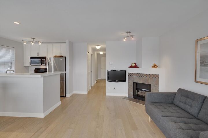 Property Photo: 985 W 10th Avenue 203 BC V5Z 1L9
