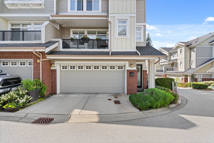 Property Photo: 2925 King George Boulevard 24 BC V4P 1B8