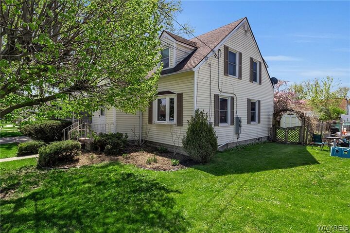 Property Photo:  314 Ellington Street  NY 14043 