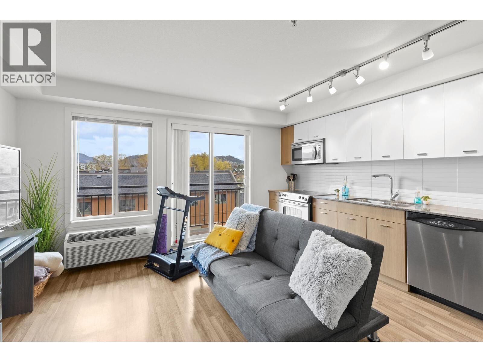 Property Photo:  1550 Dickson Avenue 316  BC V1Y 4B7 
