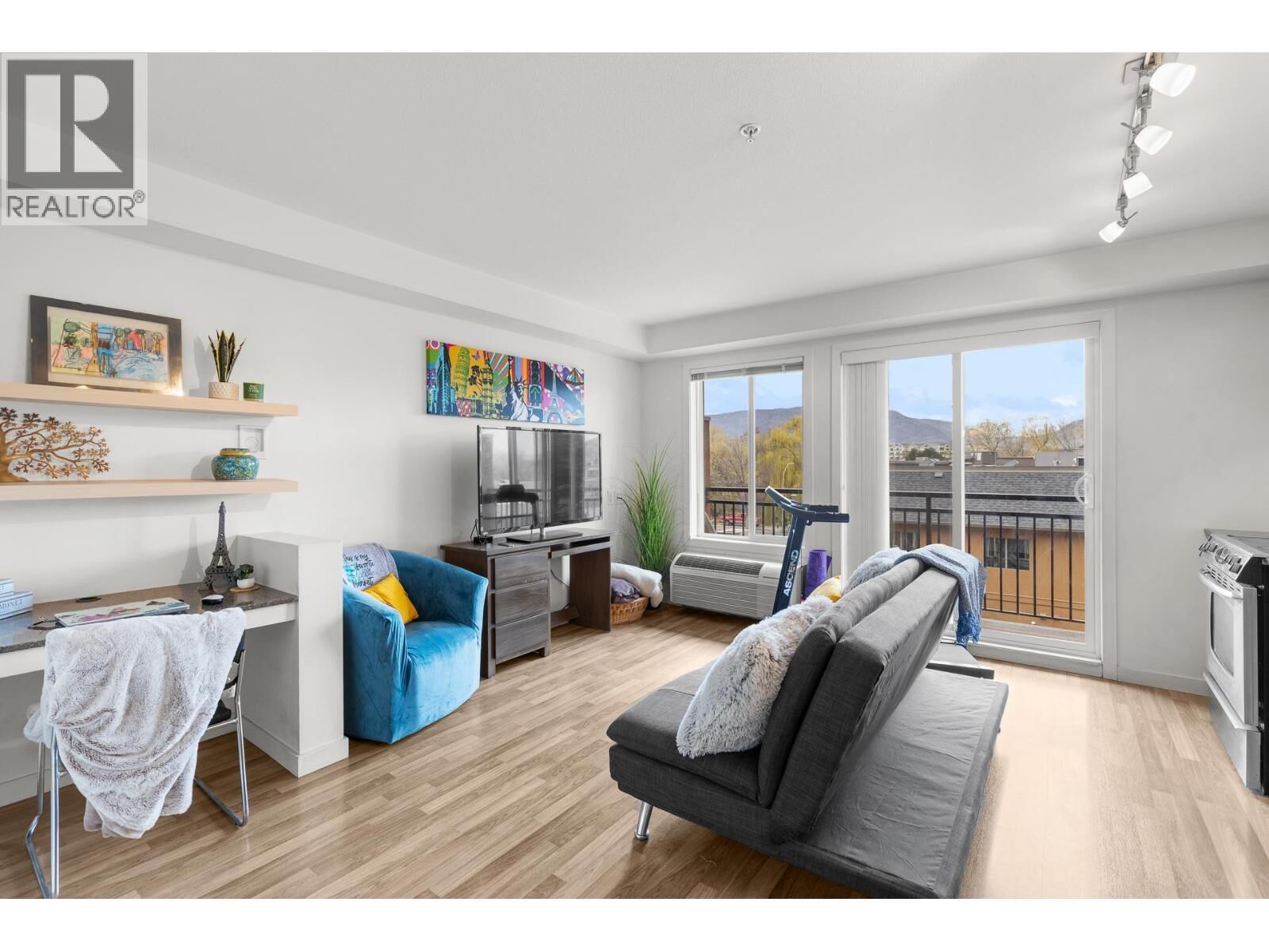Property Photo: 1550 Dickson Avenue 316 BC V1Y 4B7