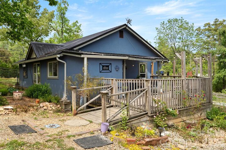 Property Photo:  28 Cathys Cove Road  NC 28792 