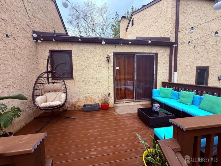Property Photo:  8 Teaberry Drive  NJ 08820 