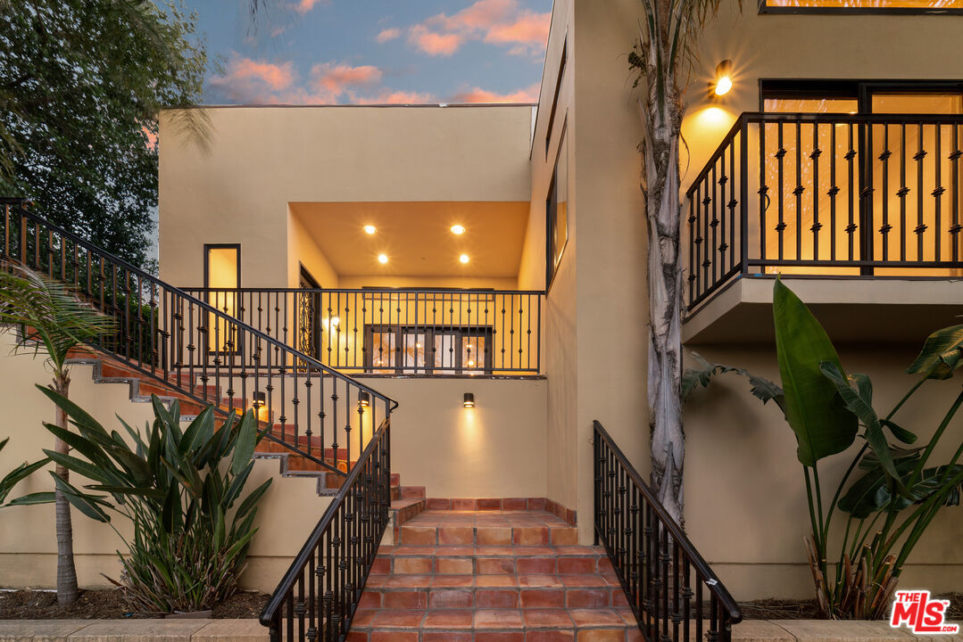 Property Photo: 22202 Avenue San Luis CA 91364