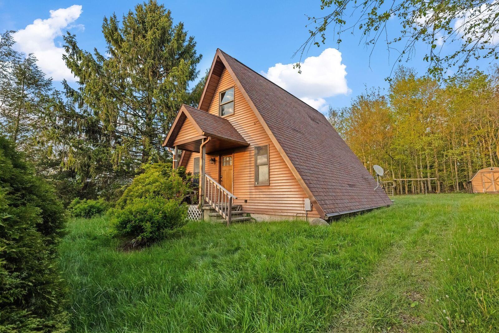 Property Photo:  253 Newfoundland Drive  OH 43338 