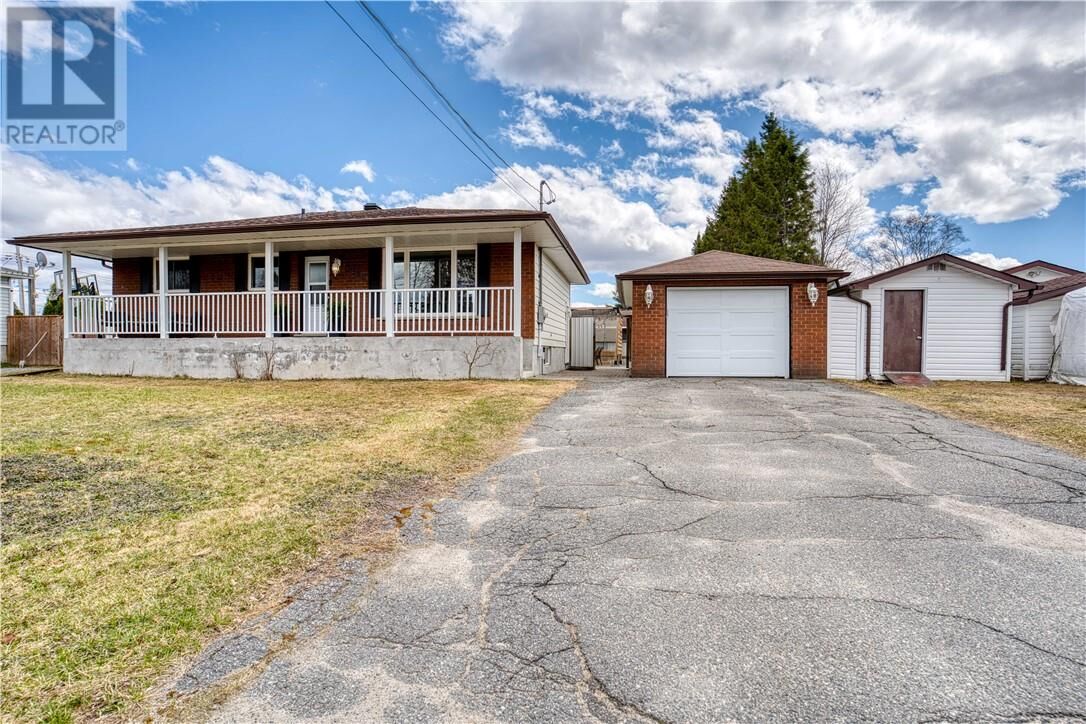 Property Photo:  4468 Hamilton Crescent  ON P3P 1B7 