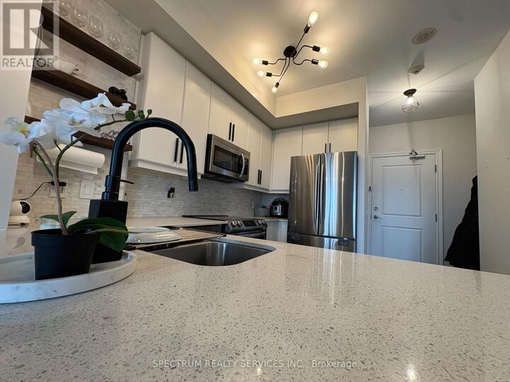 Property Photo:  7730 Kipling Avenue 1007  ON L4L 1Y9 