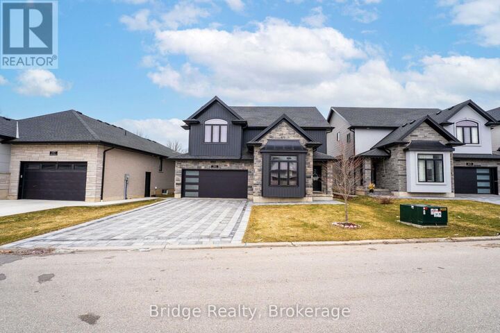 161 Hemlock Street — photo 1