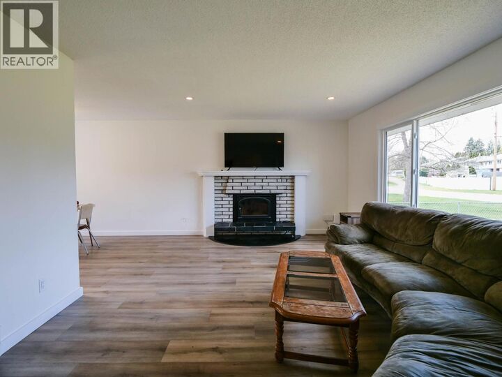Property Photo:  1324 Moffat Avenue  BC V2J 3A7 