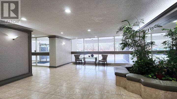 Property Photo:  80 Inverlochy Boulevard 1011  ON L3T 4P3 