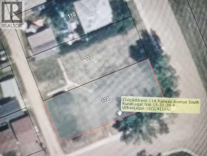 Property Photo:  114 Railway Avenue South  AB T0J 2B0 